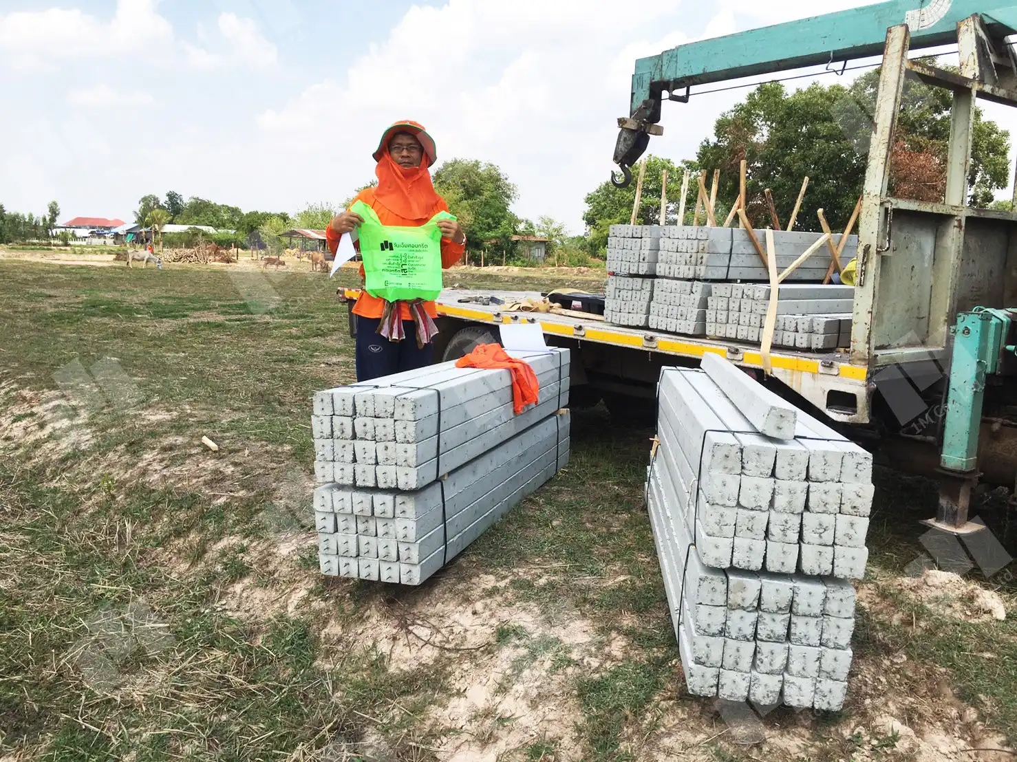 ส่งงาน_เสารั้วและลวดหนาม_ต.กำแพง-อ.อุทุมพรพิสัย-จ.ศรีสะเกษ_200ต้น_2